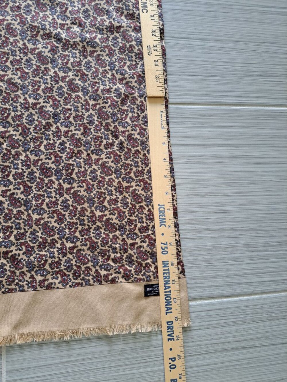 Brooks Brothers Wool Paisley Scarf Beige & Blue Made In Italy Classic Women's OS - Picture 7 of 8